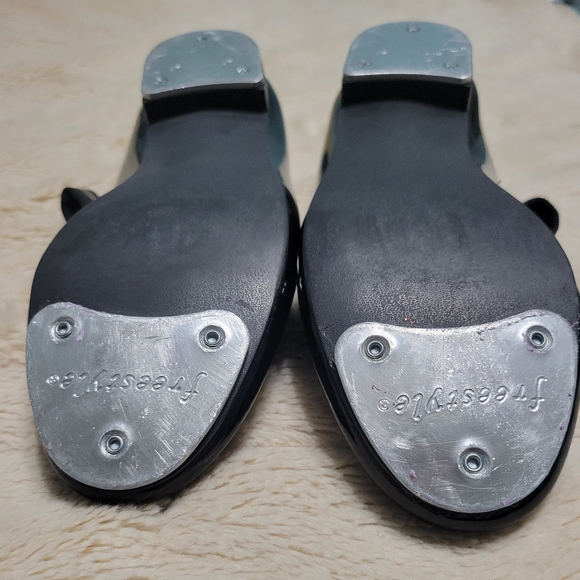 FreeStyle Tap Shoes with adjustable strap, Kid Size 13 - Picture 6 of 6